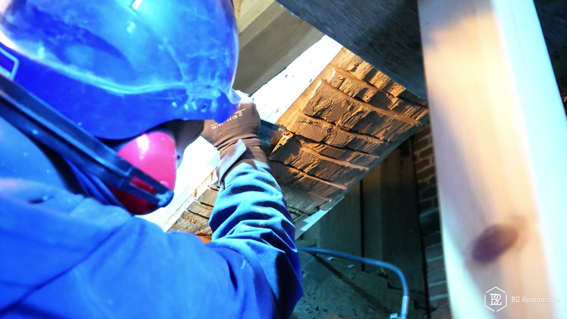 Stills uit de projectvideo van B2 Restauratie over de restauratie van de Keyserkerk in Middenbeemster: toren, steigers en vakwerk (2 van 6)