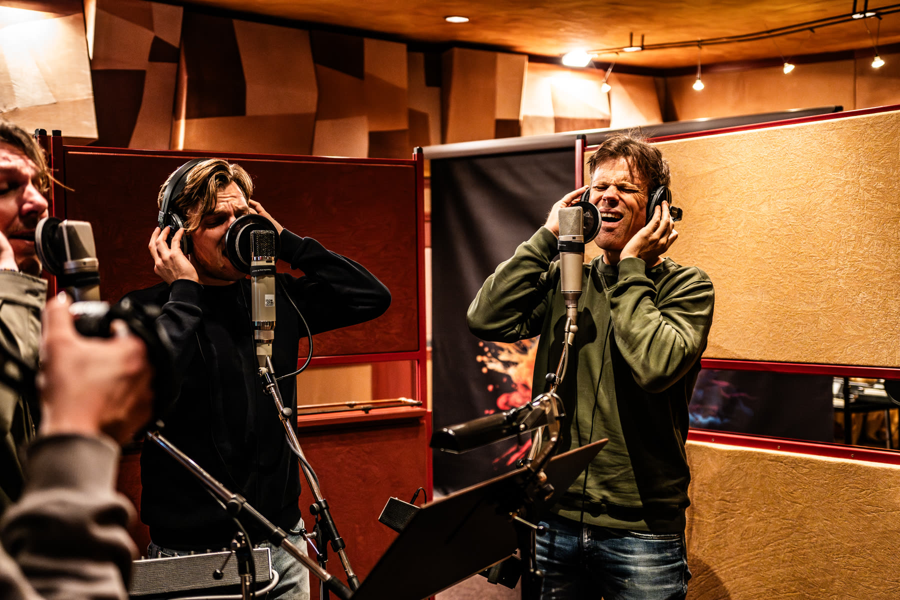 Fotoreportage voor Stichting voor het Kind: opnamesessie van de single in de studio (3 van 12)