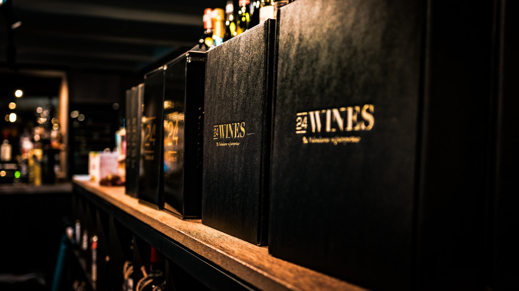 Bedrijfsvideo en productfotografie voor 24Wines in Volendam: winkel, assortiment en inpakproces (3 van 12)
