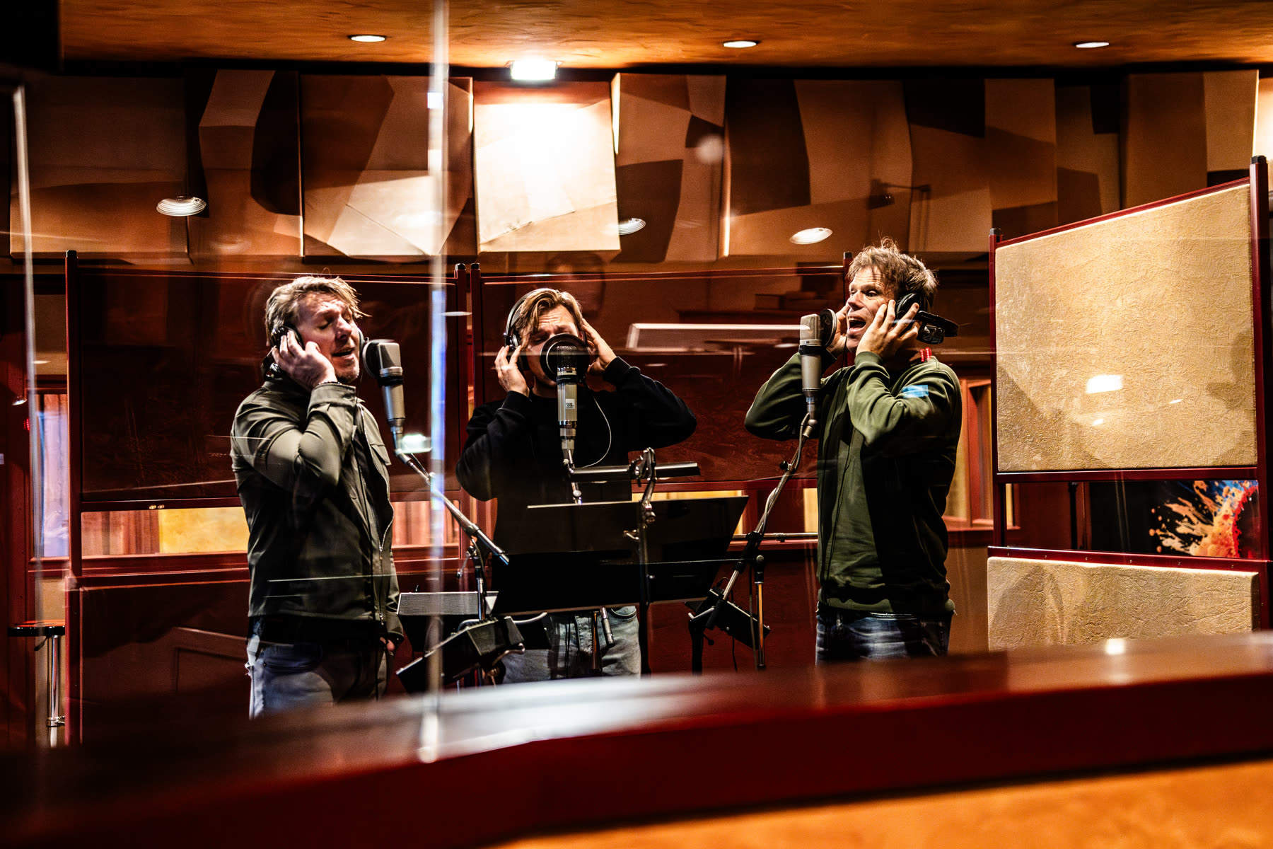 Fotoreportage voor Stichting voor het Kind: opnamesessie van de single in de studio (4 van 12)