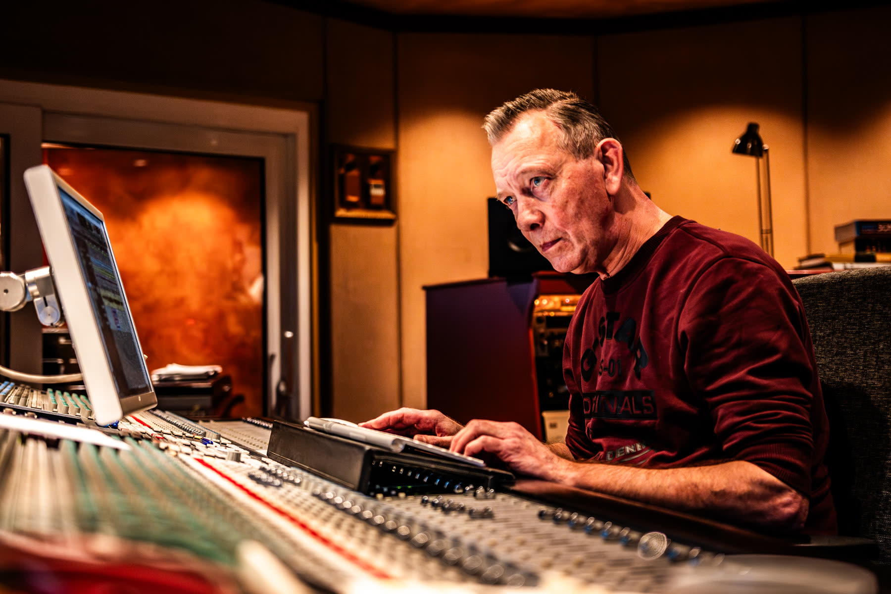Fotoreportage voor Stichting voor het Kind: opnamesessie van de single in de studio (5 van 12)