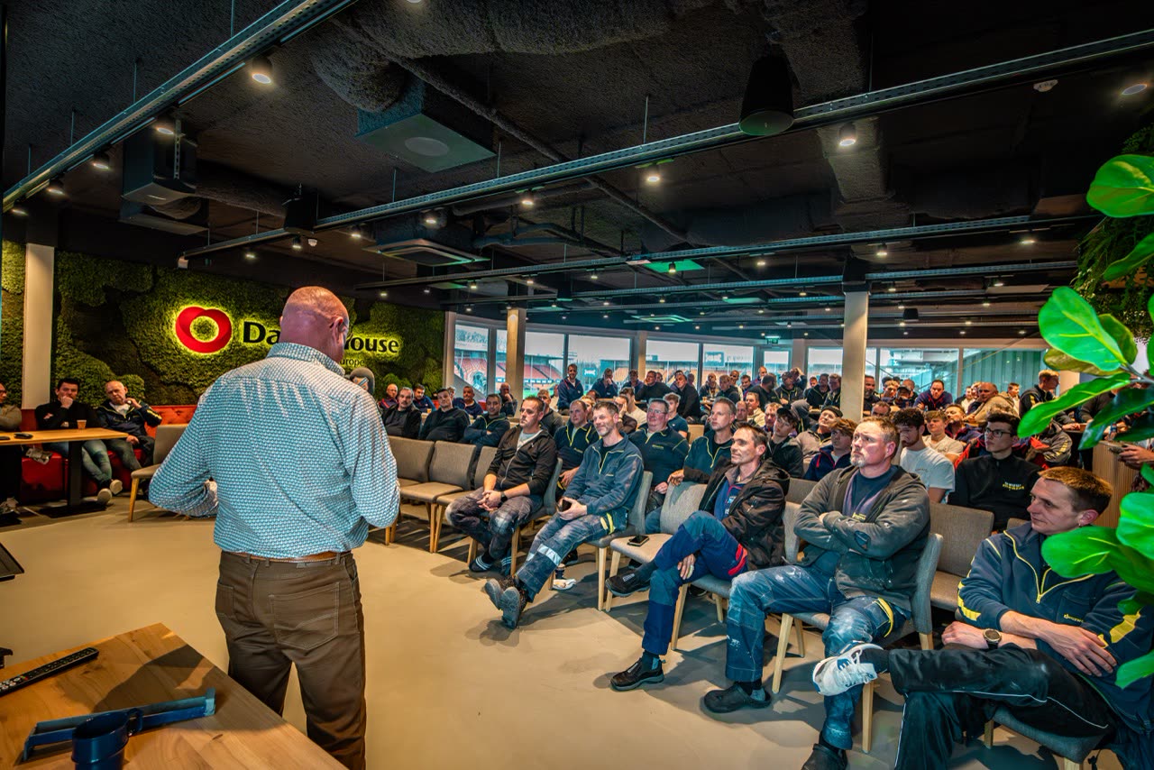 Eventfotografie voor HSB x FC Volendam: presentaties, zaal en vestiging (6 van 9)