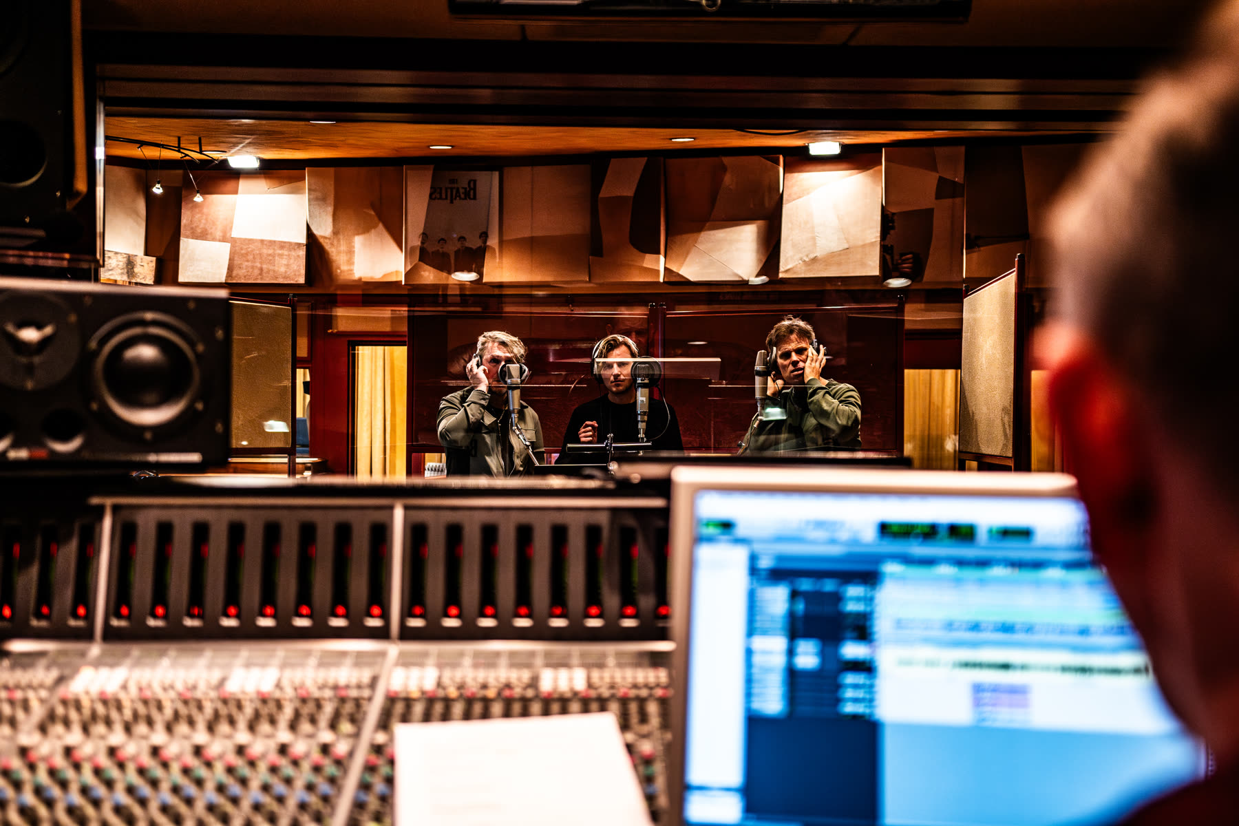 Fotoreportage voor Stichting voor het Kind: opnamesessie van de single in de studio (7 van 12)