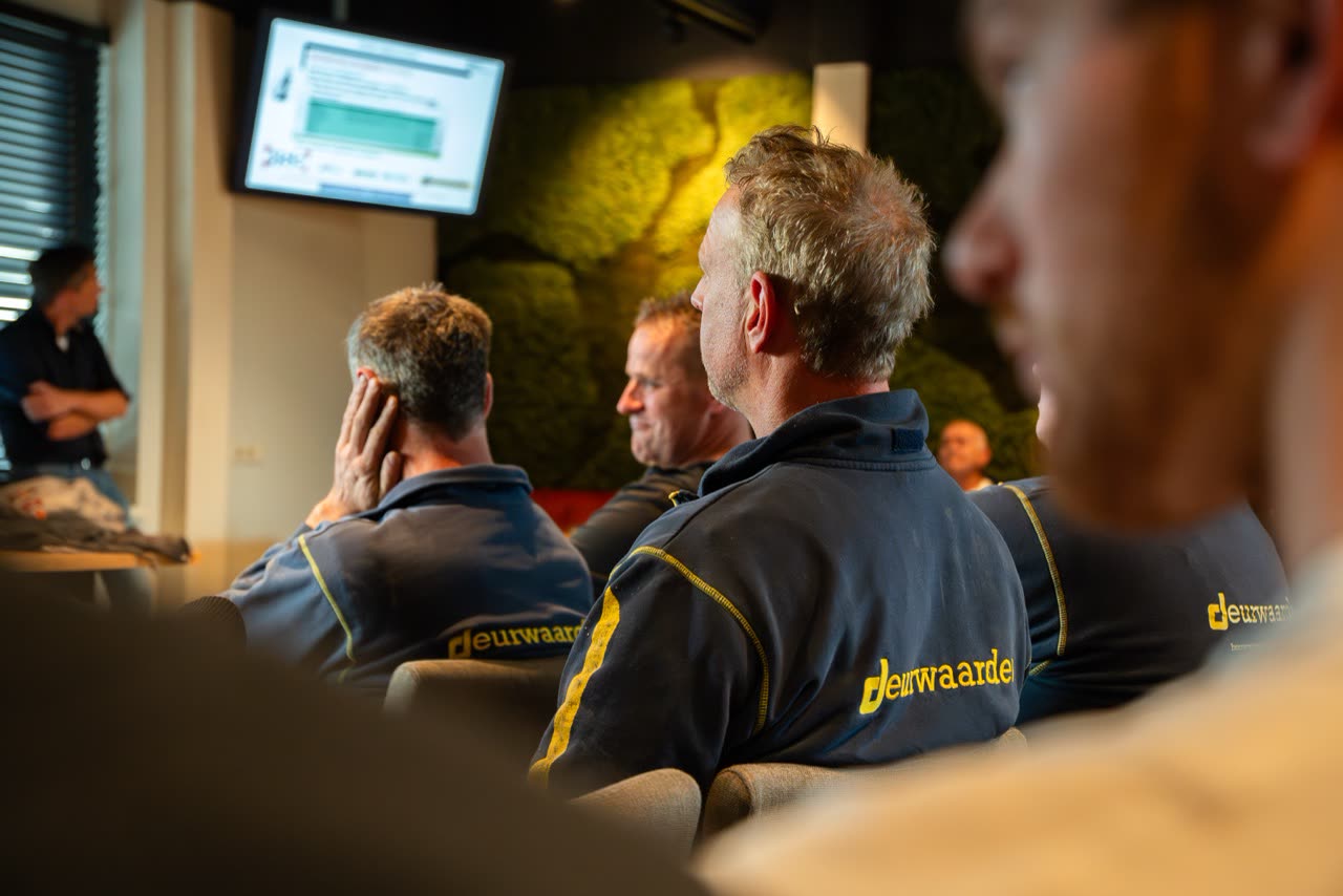 Eventfotografie voor HSB x FC Volendam: presentaties, zaal en vestiging (7 van 9)