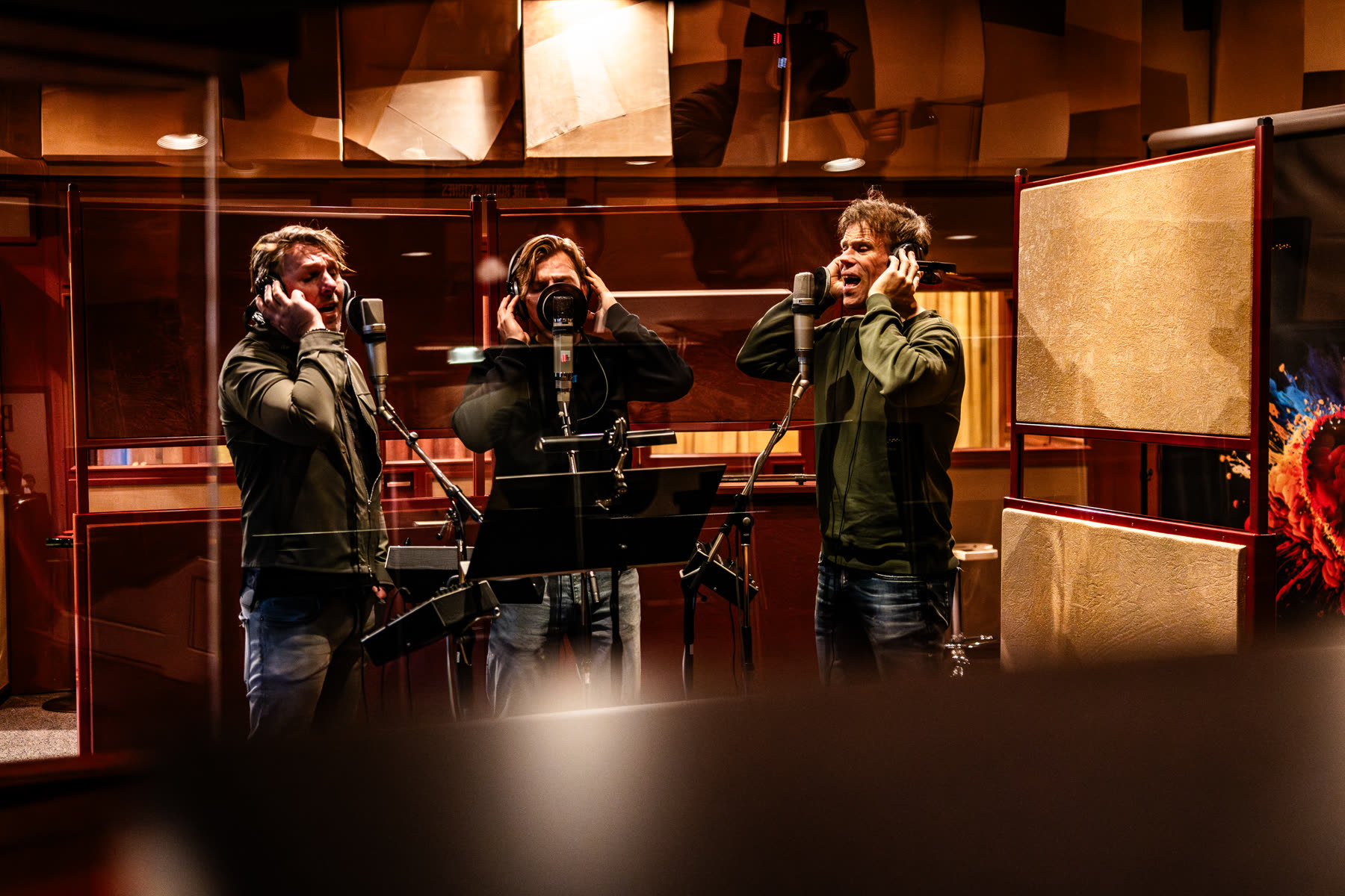 Fotoreportage voor Stichting voor het Kind: opnamesessie van de single in de studio (8 van 12)