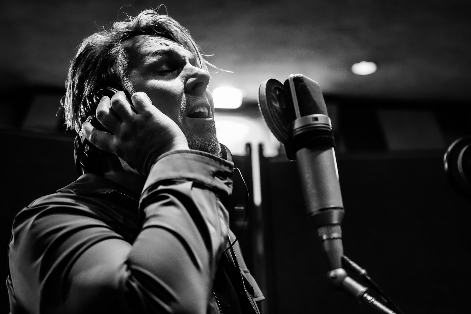 Fotoreportage voor Stichting voor het Kind: opnamesessie van de single in de studio (10 van 12)