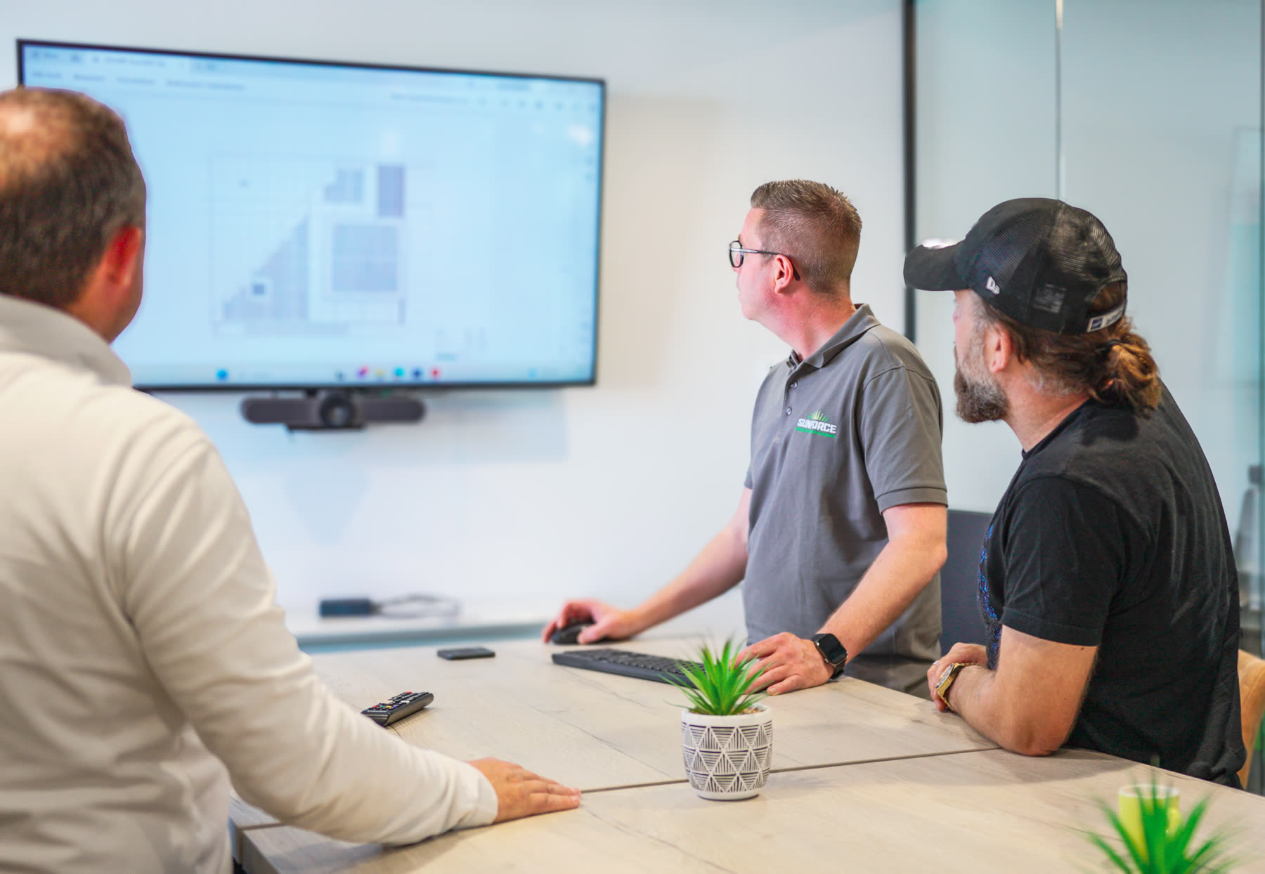 Bedrijfsfotografie voor Sunforce: installatie van zonnepanelen, techniek en team (11 van 12)