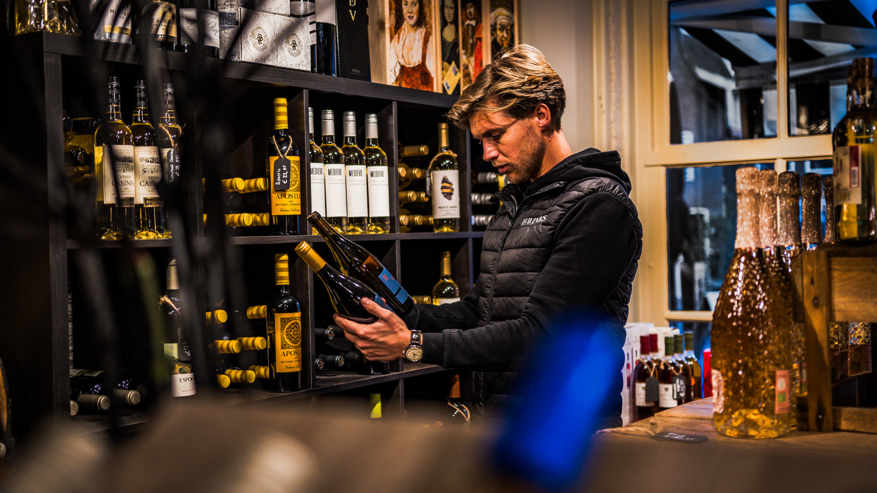 Bedrijfsvideo en productfotografie voor 24Wines in Volendam: winkel, assortiment en inpakproces (11 van 12)