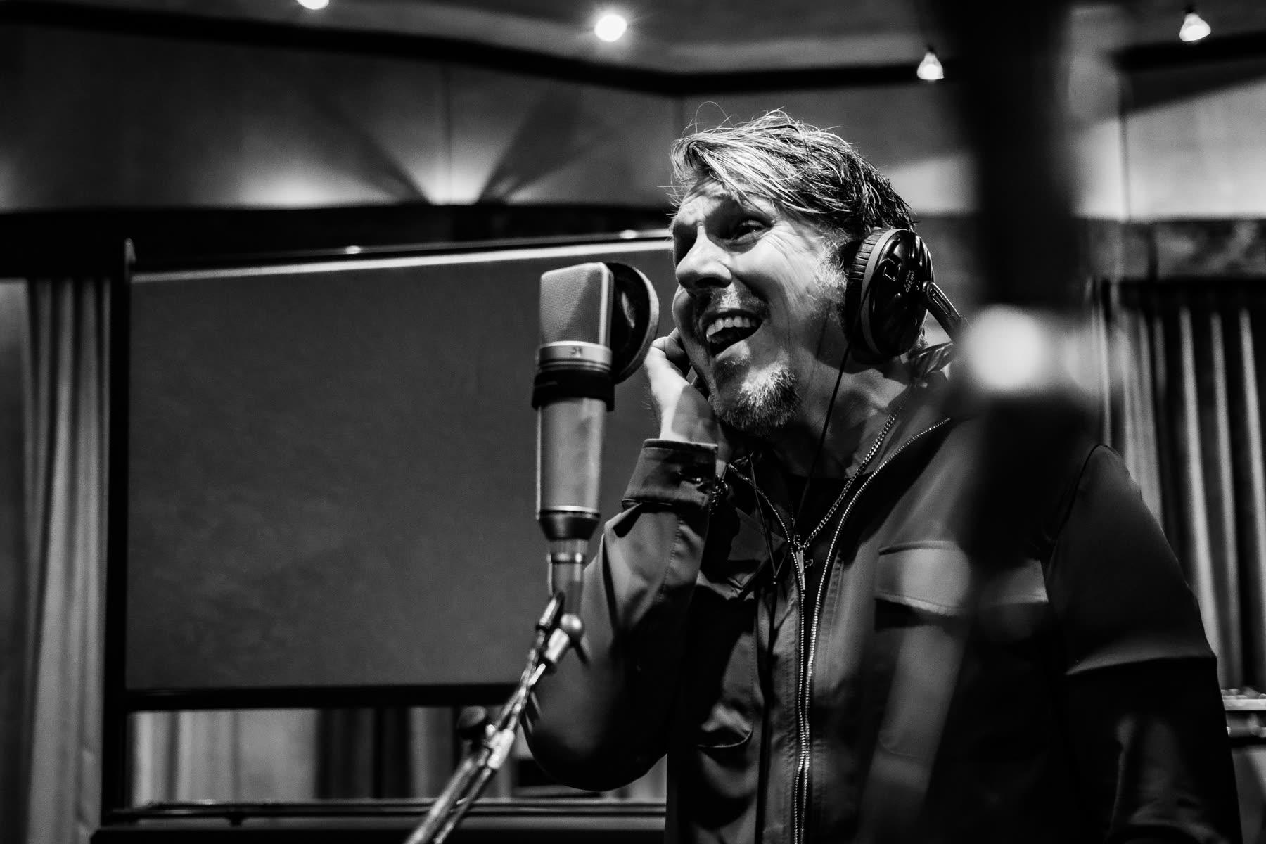 Fotoreportage voor Stichting voor het Kind: opnamesessie van de single in de studio (11 van 12)