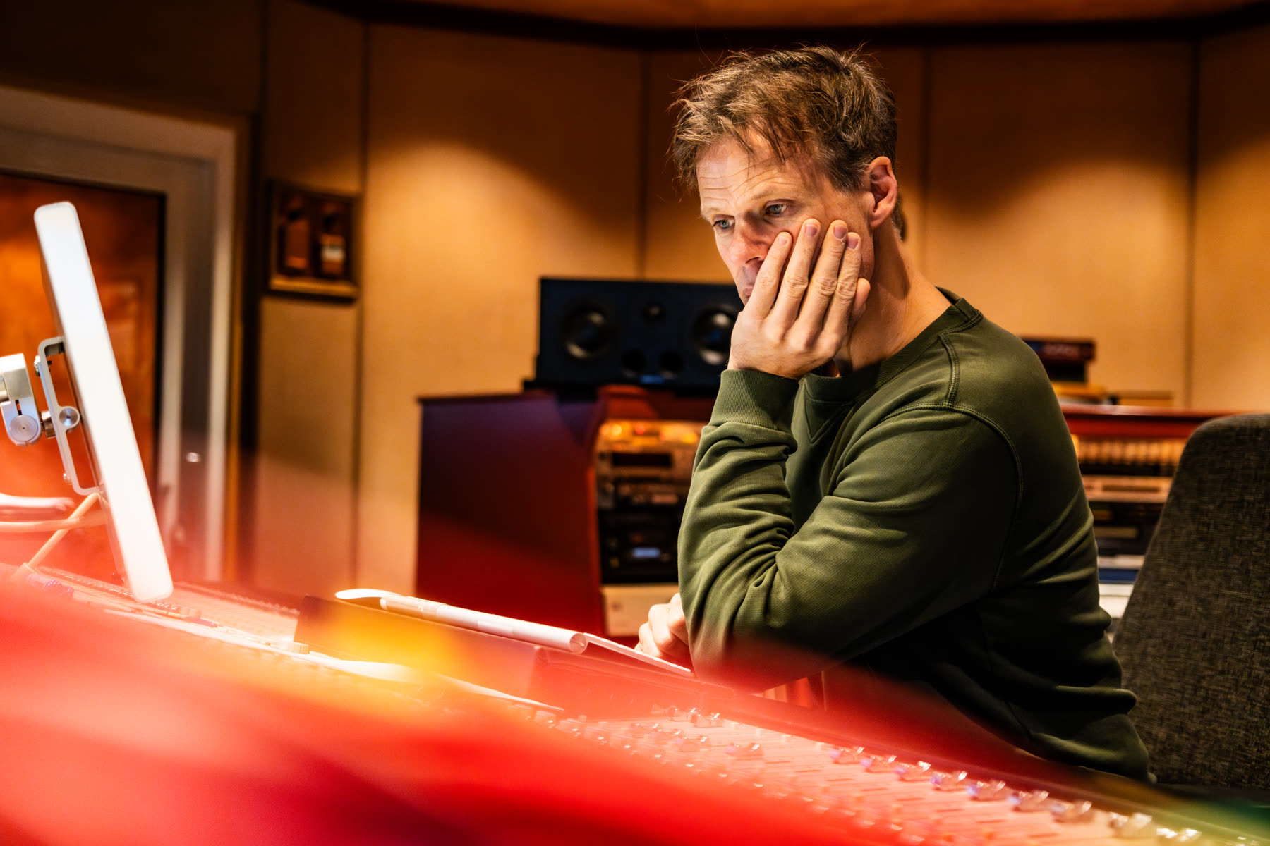 Fotoreportage voor Stichting voor het Kind: opnamesessie van de single in de studio (12 van 12)